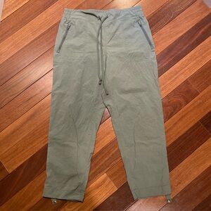 Eddie Bauer Green Capri Hiking Outdoor Nylon Pants with Pockets Size S
